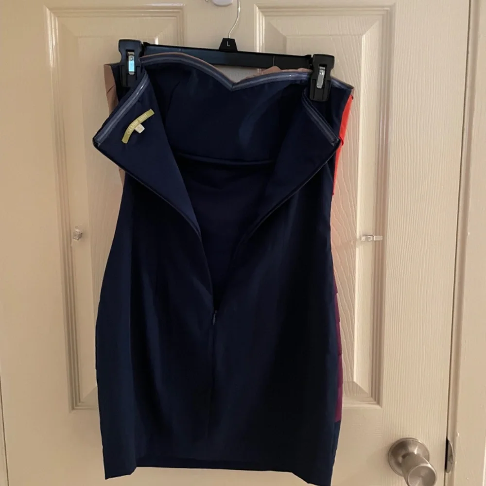 Dress - Picture 5 of 7